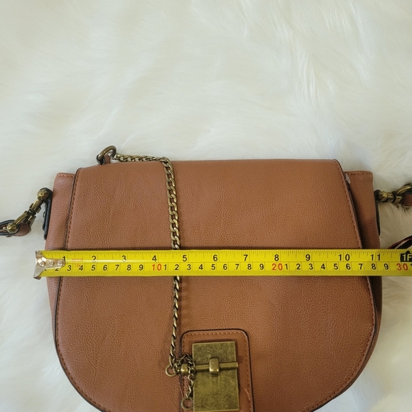 Steve Madden Elegant Tan Leather Shoulder Bag - Picture 10 of 13